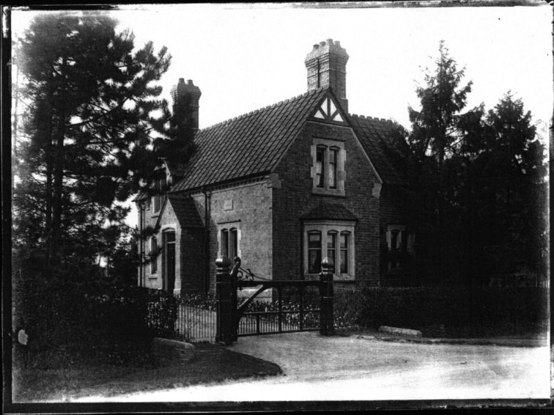 File:Red hill lodge 1910-small.jpg