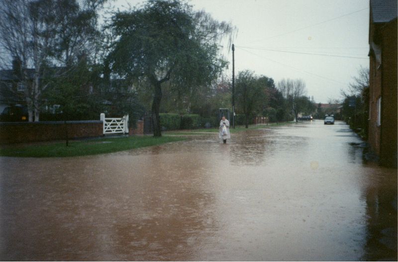 File:P11-1999-The Easter floods-taken from our front door.jpg